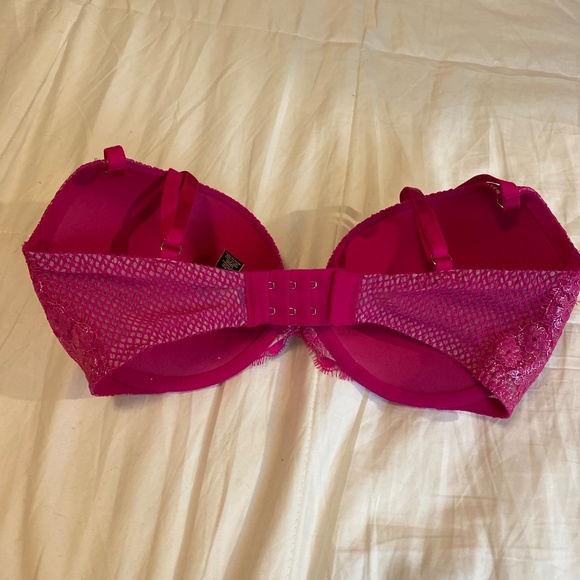 Victoria’s Secret 32DD “Very Sexy Push-Up” bra - Picture 2 of 3